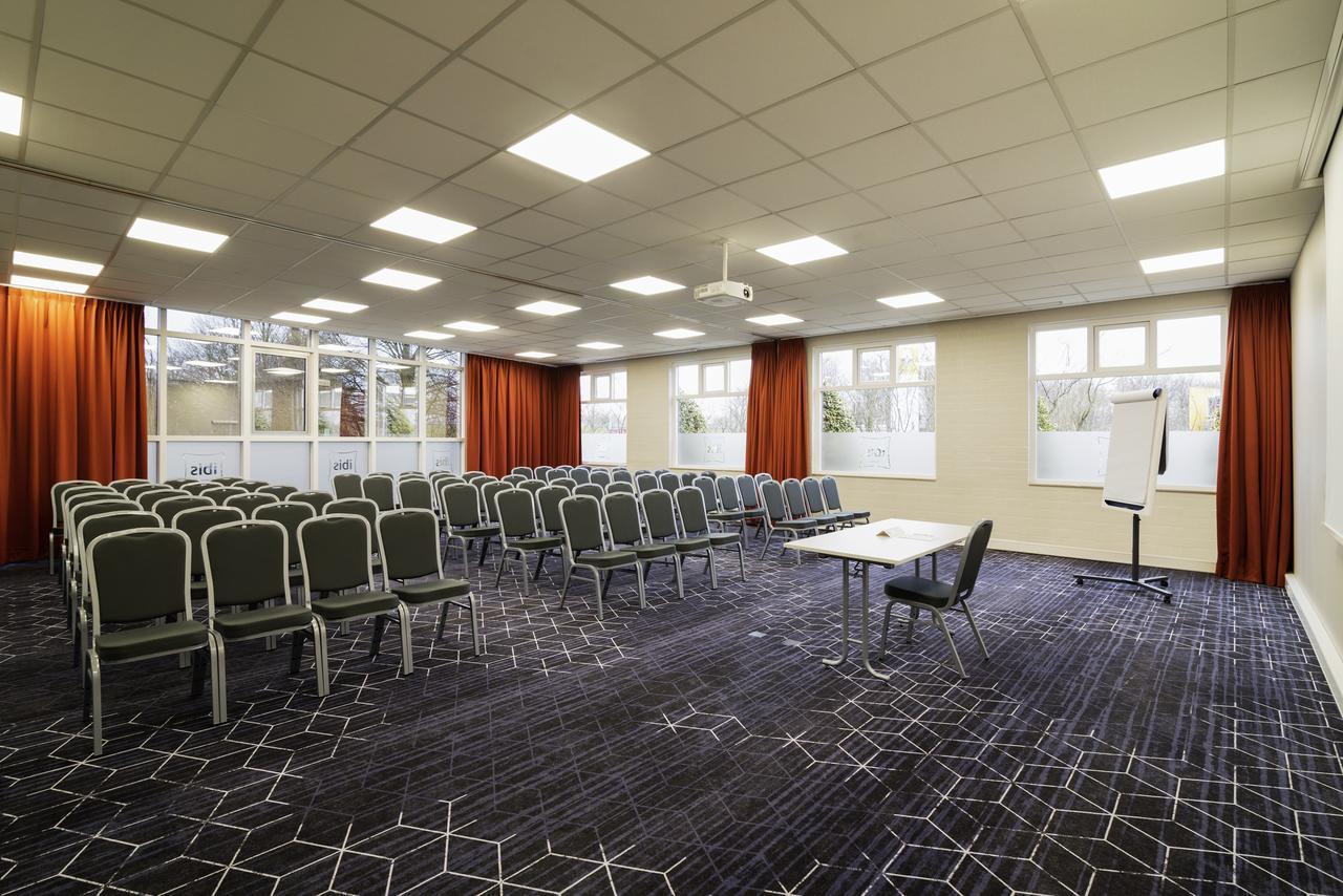 Ibis Rotterdam 3*