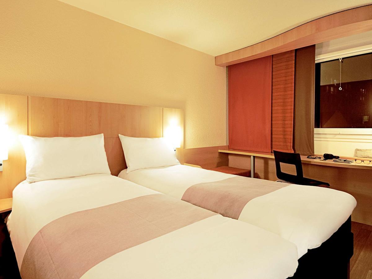 Ibis Rotterdam Hotel 3*