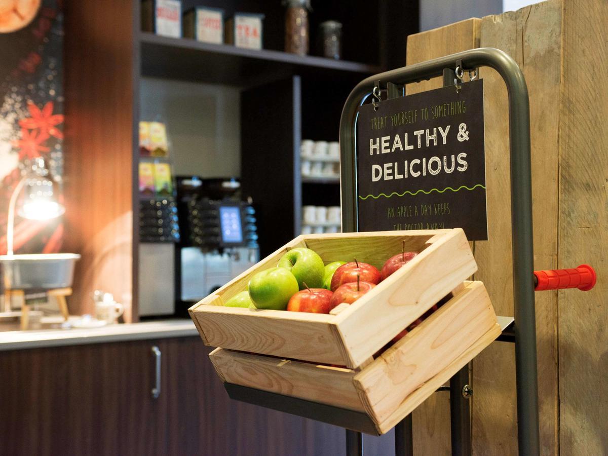 Ibis Rotterdam 3*