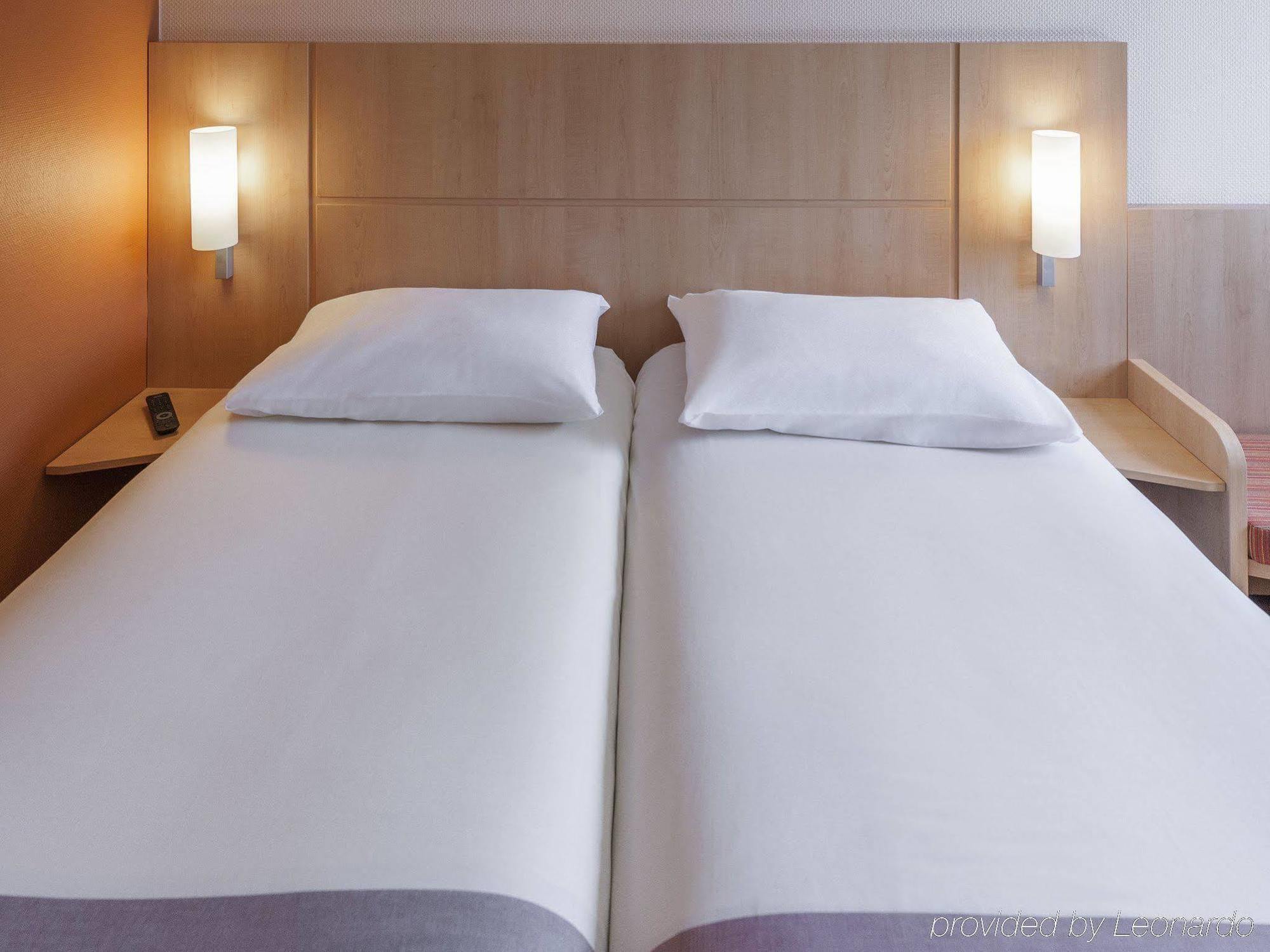 Ibis Rotterdam 3*