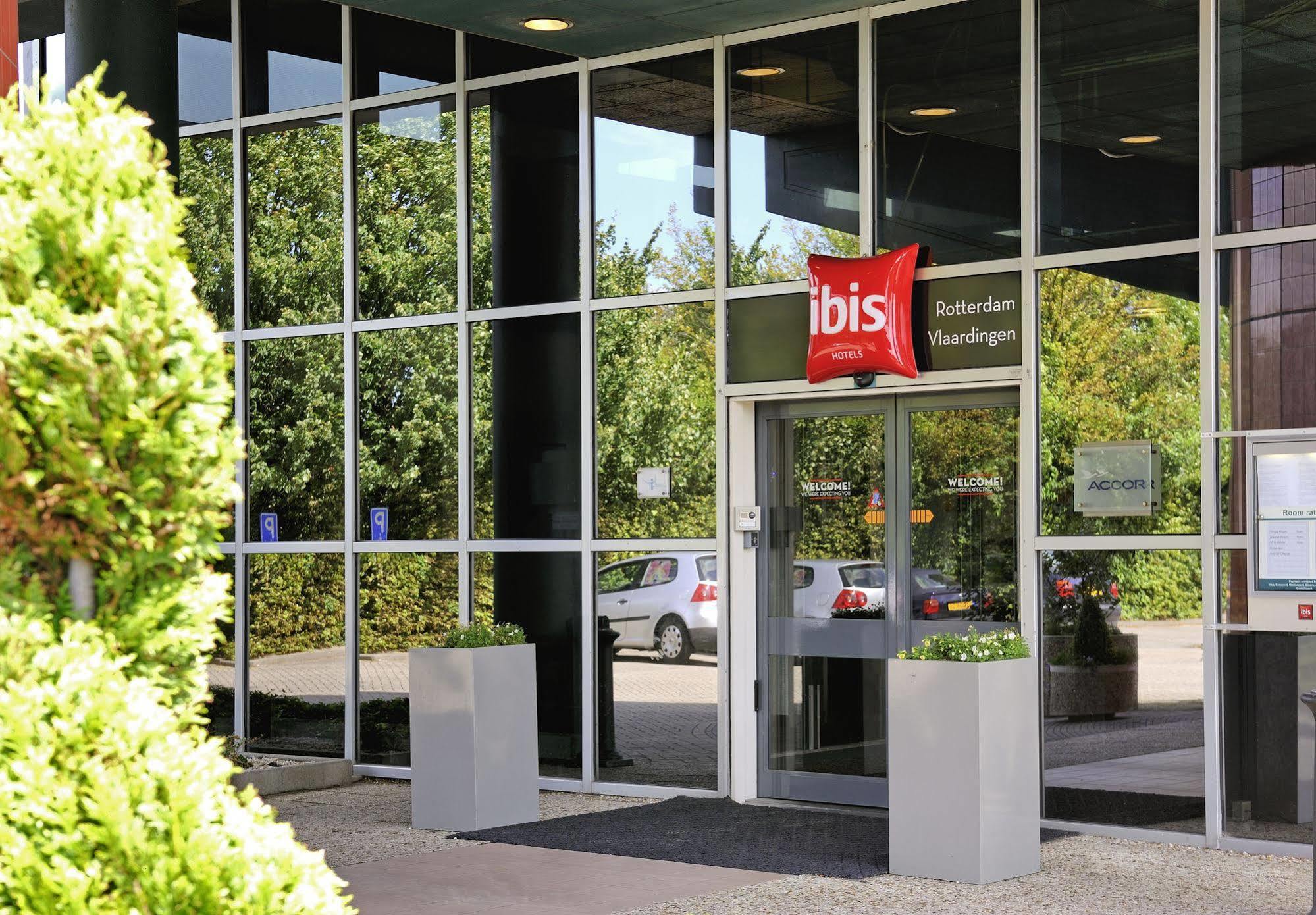 Ibis Rotterdam 3*
