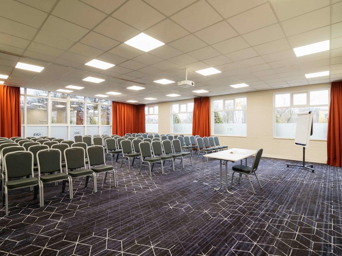 Ibis Rotterdam 3*
